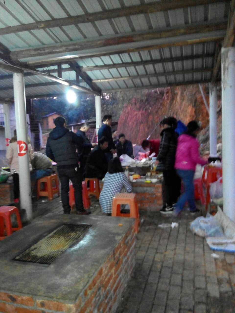 鮮時(shí)代凈水器公司感恩節(jié)當(dāng)天組織員工燒烤活動(dòng)！